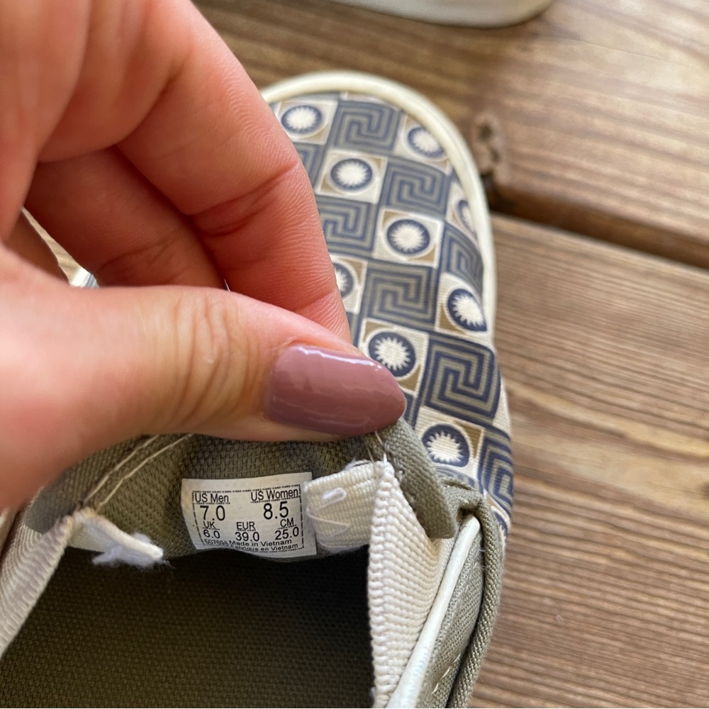 Vans Classic Slip-On Geometric Print Sneakers Olive/Tan Men’s 7 / Women’s 8.5 - Picture 5 of 6